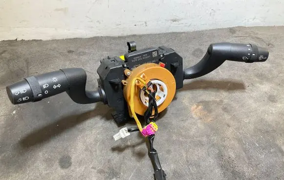 Wiper turn signal indicator stalk/switch