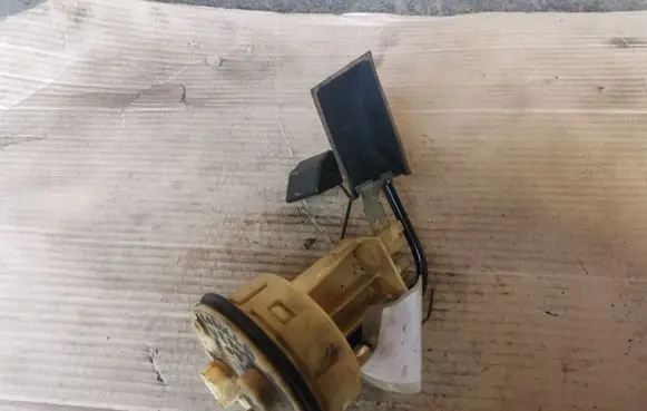 Toyota Corolla Verso AR10 Fuel level sensor 770100F010