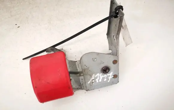 Volvo S40, V40 Engine bonnet (hood) release handle