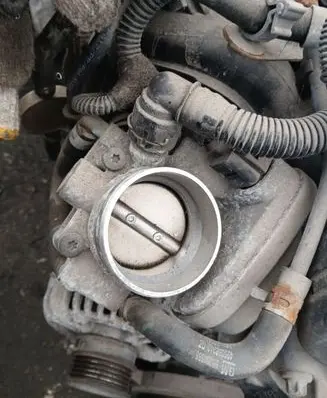Opel Zafira B Throttle valve 55560398