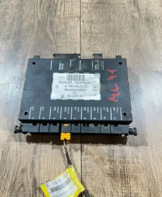 Mercedes-Benz ML W163 Seat control module A1635452132 05020900