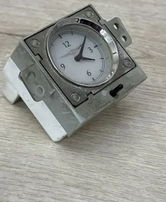 Chrysler 300 - 300C Clock 0586003091 70113 04602385AC