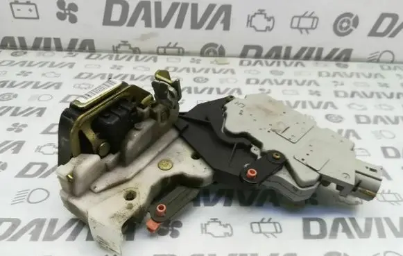Nissan Almera Tino Rear door lock