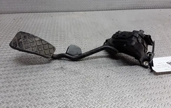 Audi A4 S4 B5 8D Accelerator throttle pedal 8D2721523