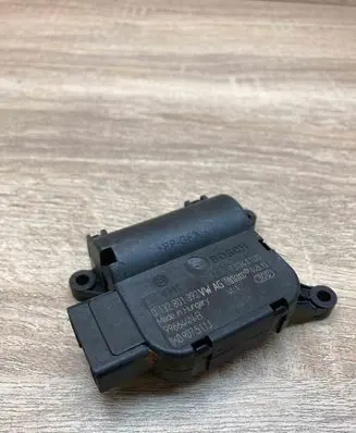 Volkswagen Touran II Air flap motor/actuator 1K0907511J 0132801392
