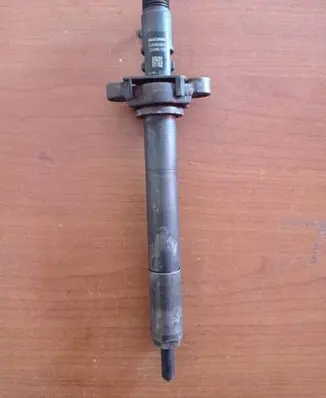 Peugeot 407 Fuel injector 9656389980