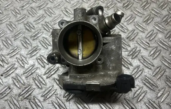 Opel Astra J Throttle body valve 