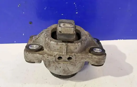 Land Rover Range Rover L405 Engine mount bracket 