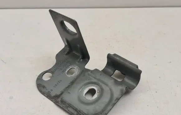 Audi Q7 4M Fender mounting bracket 4M0821168A