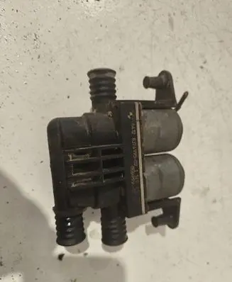 BMW X5 E53 Coolant heater control valve 8374995 1147412137