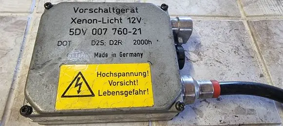 Mercedes-Benz E W210 Xenon control unit/module 5DV00776021