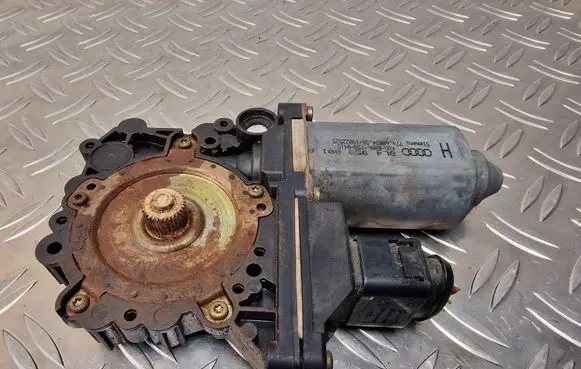 Audi A3 S3 8L Rear door window regulator motor 8L4959801A