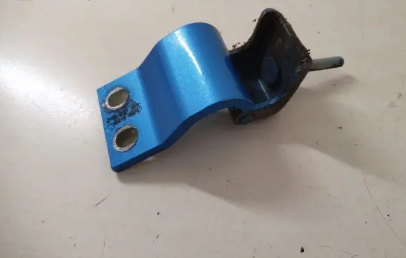 Tailgate/trunk/boot hinge
