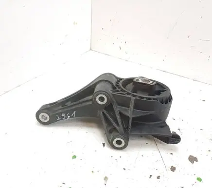 Chevrolet Orlando Engine mount bracket 13305942