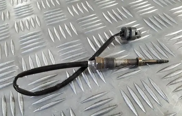 BMW 5 F10 F11 Exhaust gas temperature sensor 7805607 2656001792
