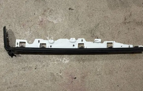 BMW M4 F82 F83 Rear door rubber seal (on body) 7280295