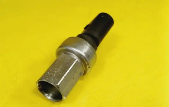 Skoda Octavia Mk1 (1U) Air conditioning (A/C) pressure sensor 1J0959126