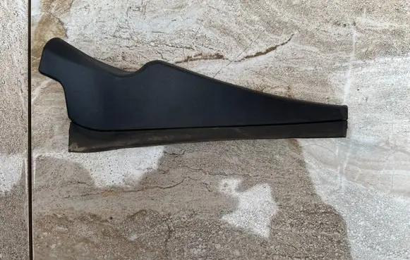 Maserati Ghibli Fender end trim 670010254