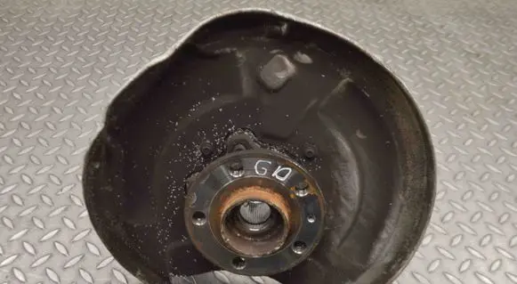 Rear wheel hub