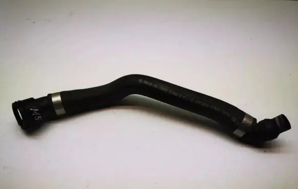 Mercedes-Benz C W204 Engine coolant pipe/hose A2118302996