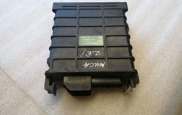 Volkswagen Jetta II Engine control unit/module 811906264A 0280800140