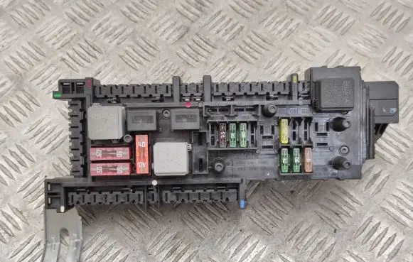 Mercedes-Benz C W204 Fuse box set 168298 1670660
