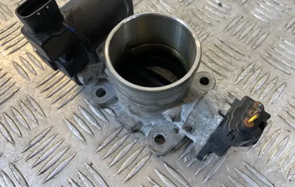 Toyota Corolla Verso E121 Throttle valve 1923002010 0R010