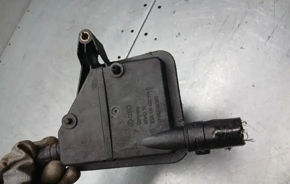 Power steering fluid tank/reservoir