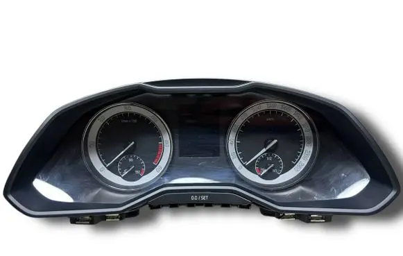 Skoda Fabia Mk1 (6Y) Clock R147 3V0920711
