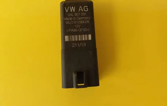 Volkswagen Tiguan Glow plug pre-heat relay 04L907281