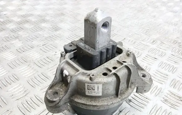 BMW 5 F10 F11 Engine mount bracket 6785601