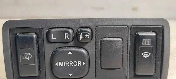 Toyota Avensis T250 Wing mirror switch 183575