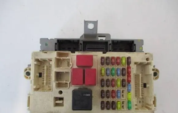 Alfa Romeo 159 Fuse module 50507093