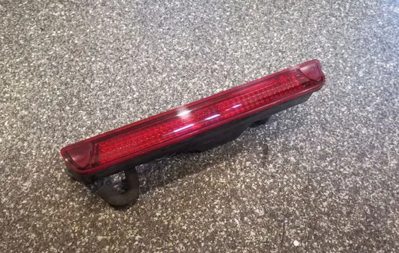 Honda FR-V Third/center stoplight 28622539