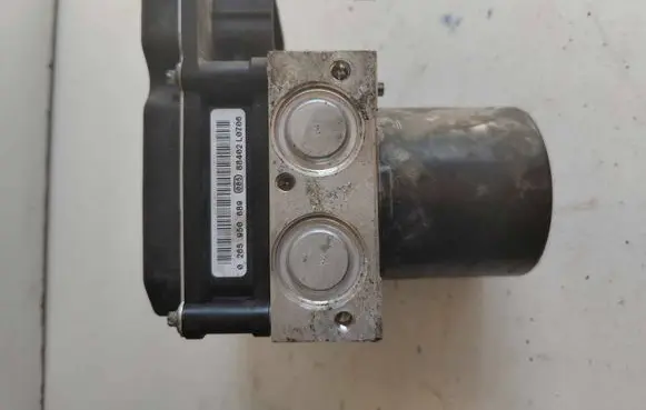 Skoda Fabia Mk2 (5J) ABS Pump 0265950689