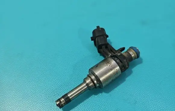 Hyundai ix35 Fuel injector 0261500100 IMPRK1597178