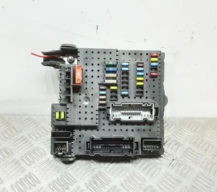 Volvo XC90 Fuse module 8676391 12217799 04W224