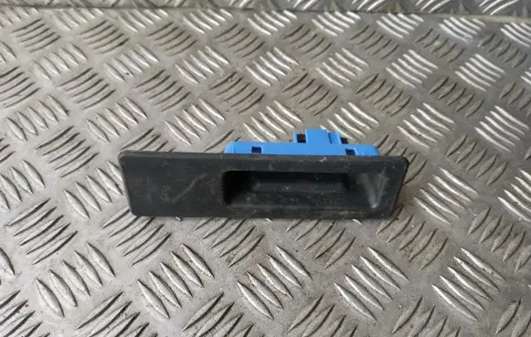 BMW 3 F30 F35 F31 Tailgate opening switch 51247368752 7368752