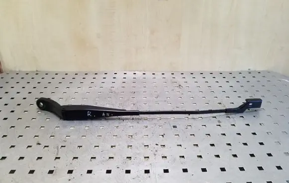 Peugeot 208 Front wiper blade arm 9673916780