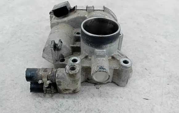 Toyota Yaris Throttle body valve 220300Q010A