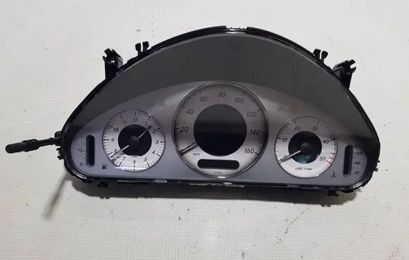 Mercedes-Benz E W211 Speedometer (instrument cluster) 2115402848DDD A2115402848