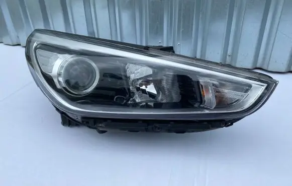 Hyundai ix20 Headlight/headlamp 92102