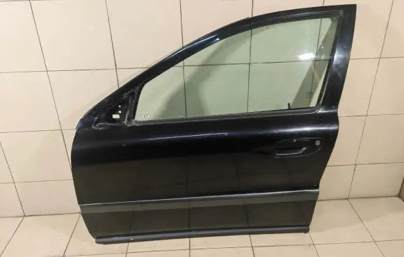 Volvo V70 Front door