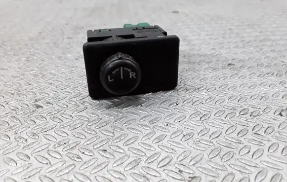 Wing mirror switch