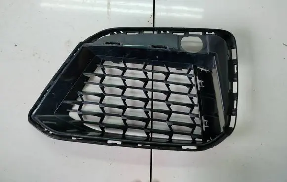 BMW 5 G30 G31 Front bumper lower grill 8098669