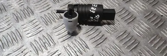 Windshield washer spray nozzle