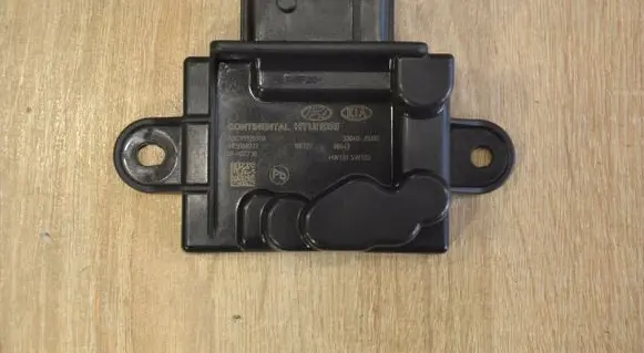 KIA Stinger Fuel injection pump control unit/module 33040J5000