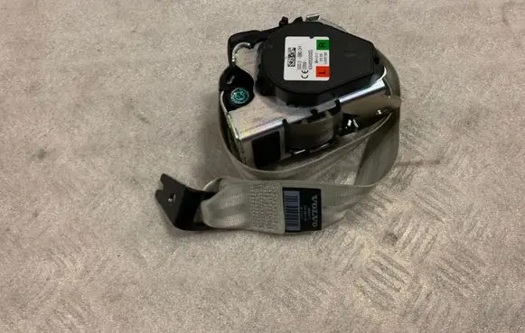 Volvo S90, V90 Rear seatbelt 39842313