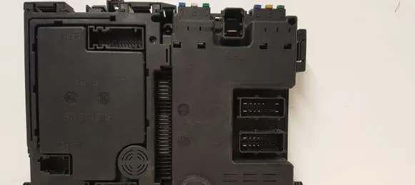Peugeot 206 Fuse module 9626460880 S105872300G S105872300