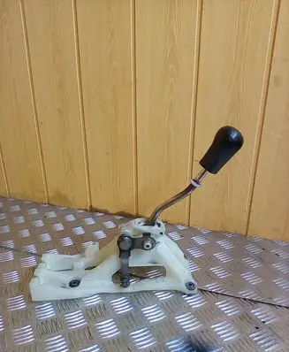 Toyota Avensis Verso Gear shifter/selector 